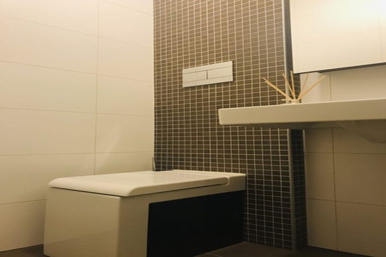 Photo of property in 23a Bournemouth Terrace, Murrays Bay, Auckland, 0630