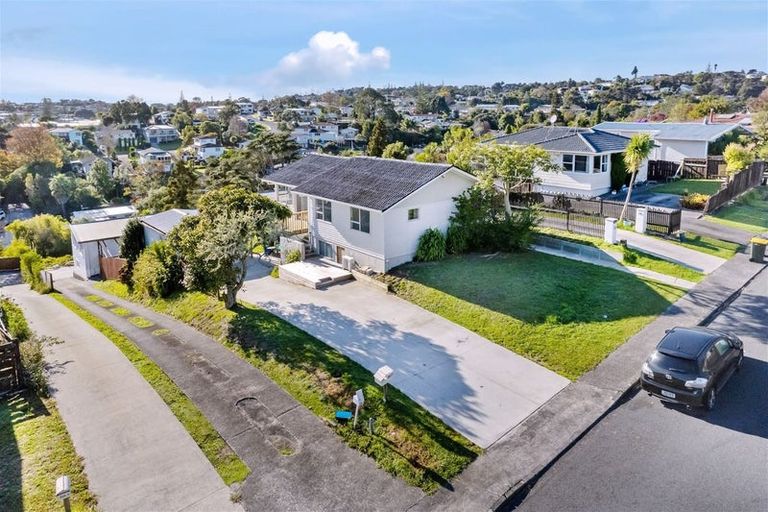 Photo of property in 42 Tamahere Drive, Glenfield, Auckland, 0629