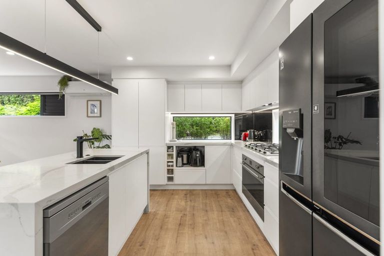 Photo of property in 10a Surville Place, Mairangi Bay, Auckland, 0630