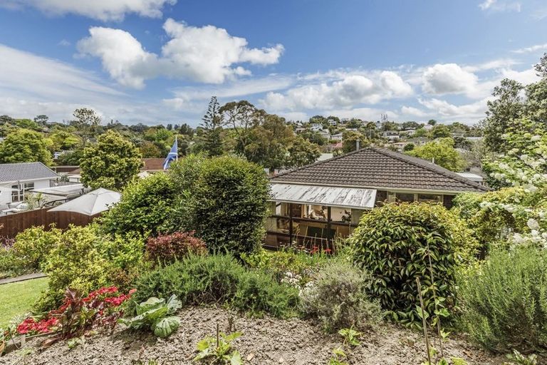 Photo of property in 2/4 Celina Place, Browns Bay, Auckland, 0630
