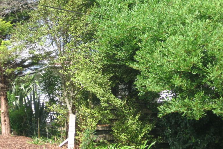 Photo of property in 10 Stottholm Road, Titirangi, Auckland, 0604