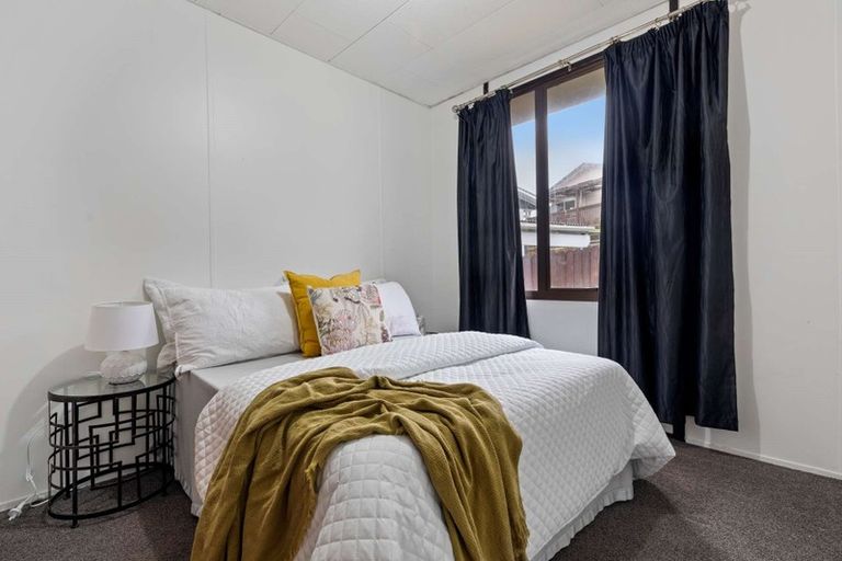 Photo of property in 2/16 Sarajevo Place, Massey, Auckland, 0614