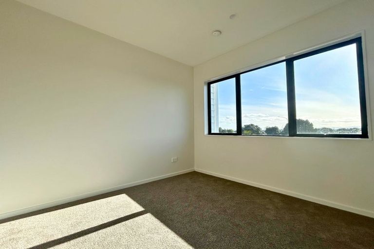 Photo of property in 723b Massey Road, Mangere, Auckland, 2022