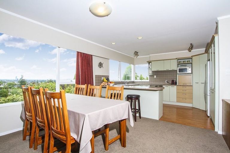 Photo of property in 22 Grenada Avenue, Forrest Hill, Auckland, 0620