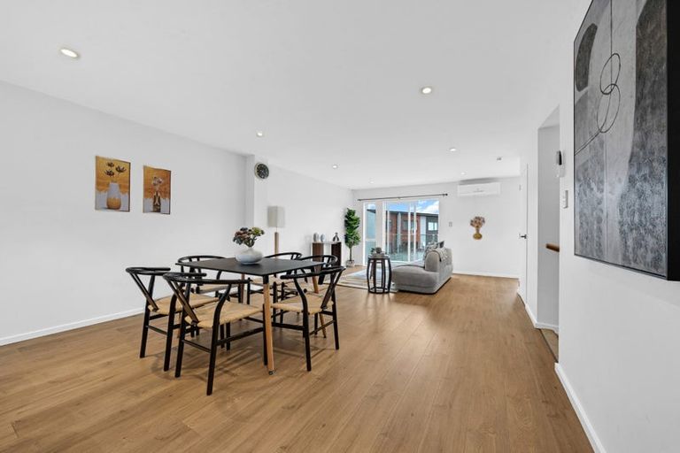 Photo of property in 21 Meritage Lane, Te Atatu South, Auckland, 0610