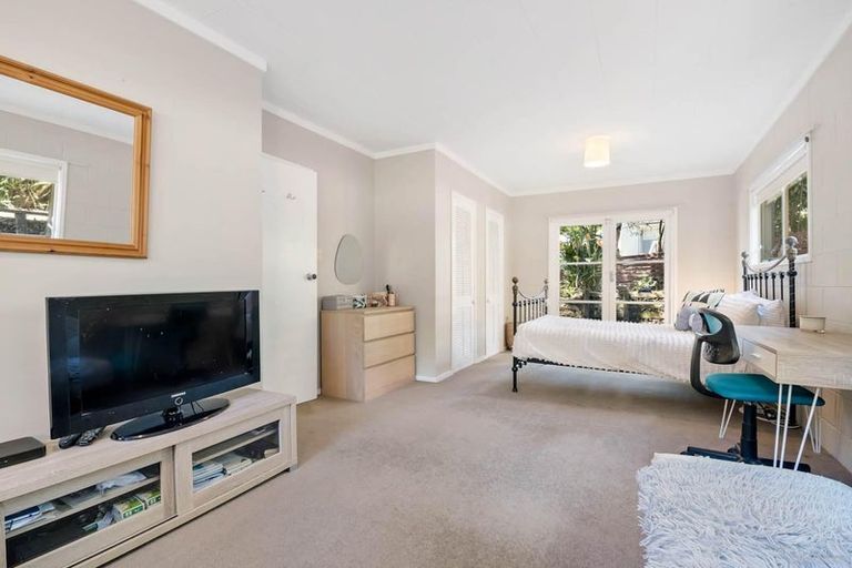 Photo of property in 37 Wyoming Avenue, Murrays Bay, Auckland, 0630