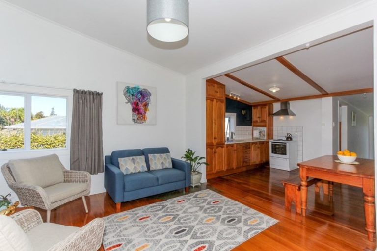 Photo of property in 186 Seaview Road, Westown, New Plymouth, 4310