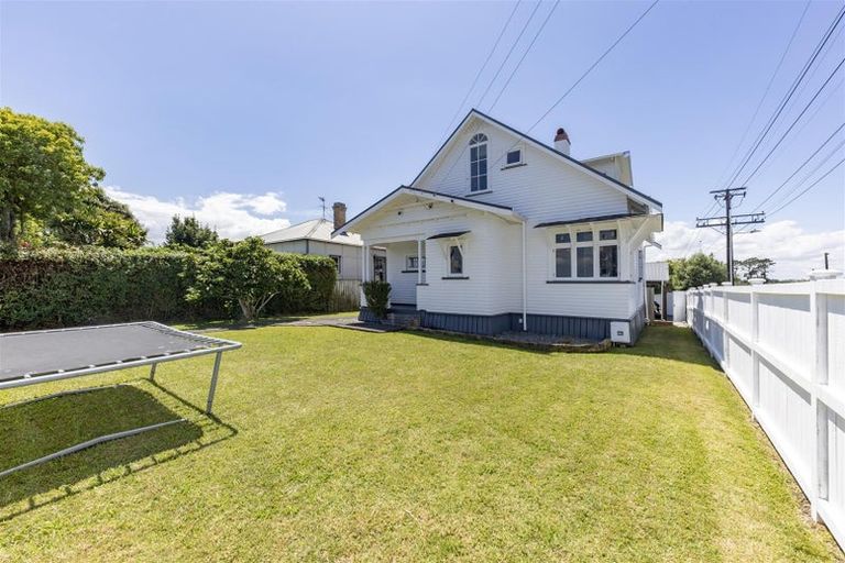Photo of property in 86 Astley Avenue, New Lynn, Auckland, 0600
