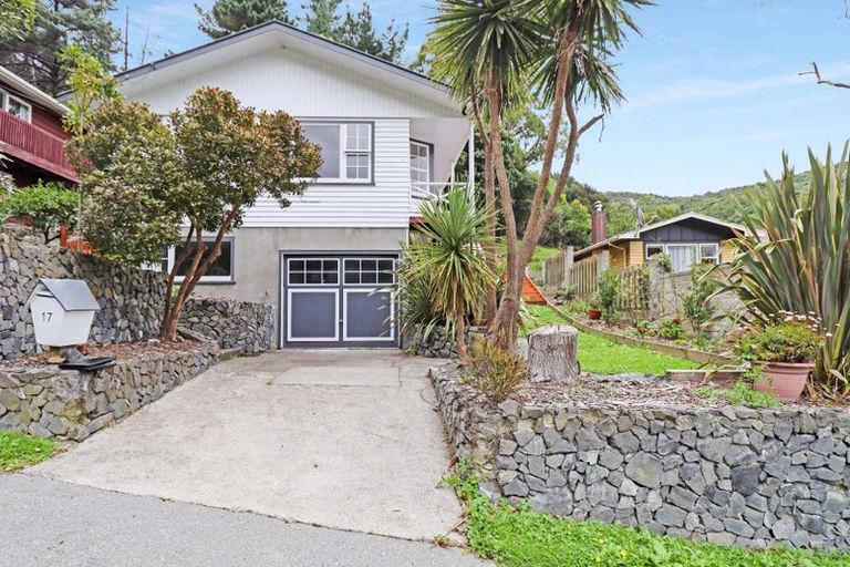 Photo of property in 17 Holmes Grove, Naenae, Lower Hutt, 5011