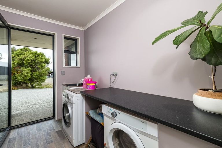 Photo of property in 55 Timaru Road, Waimate, 7924