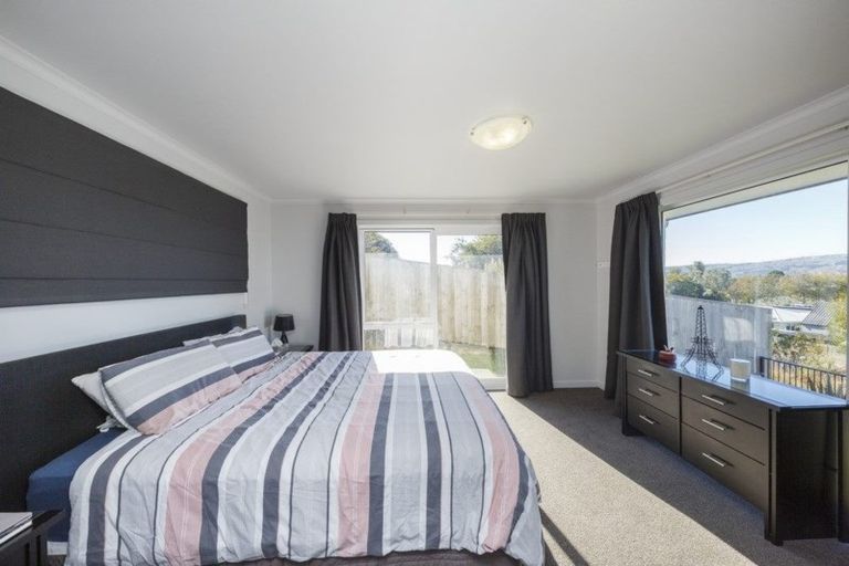 Photo of property in 18b Galea Grove, Kelvin Grove, Palmerston North, 4414