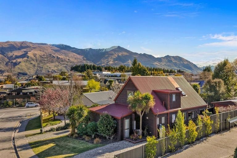Photo of property in 3 Mount Iron Drive, Wanaka, 9305