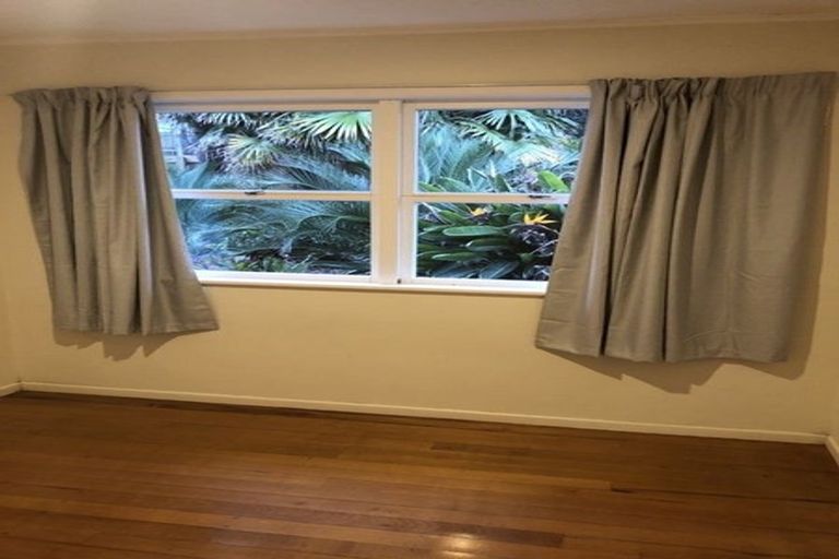Photo of property in 23 Hogans Road, Glenfield, Auckland, 0629