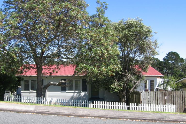 Photo of property in 1/37 Kia Ora Road, Beach Haven, Auckland, 0626