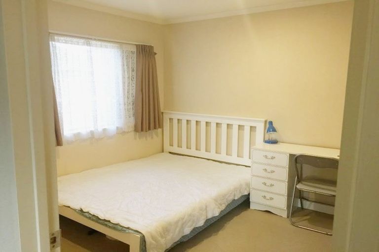 Photo of property in 16 Monash Place, Flat Bush, Auckland, 2016