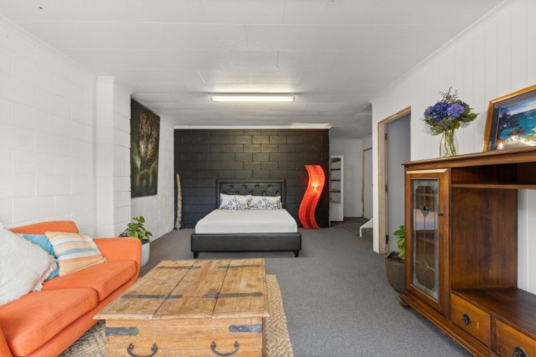 Photo of property in 46 Seaview Road, Marfell, New Plymouth, 4310