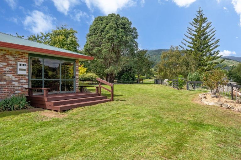 Photo of property in 266 North Manakau Road, Manakau, Levin, 5573