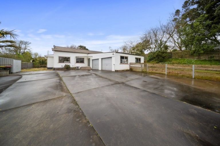 Photo of property in 43 Waihi Road, Hawera, 4610