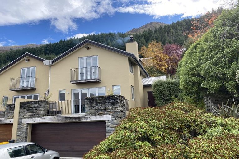Photo of property in 34b Greenstone Place, Fernhill, Queenstown, 9300