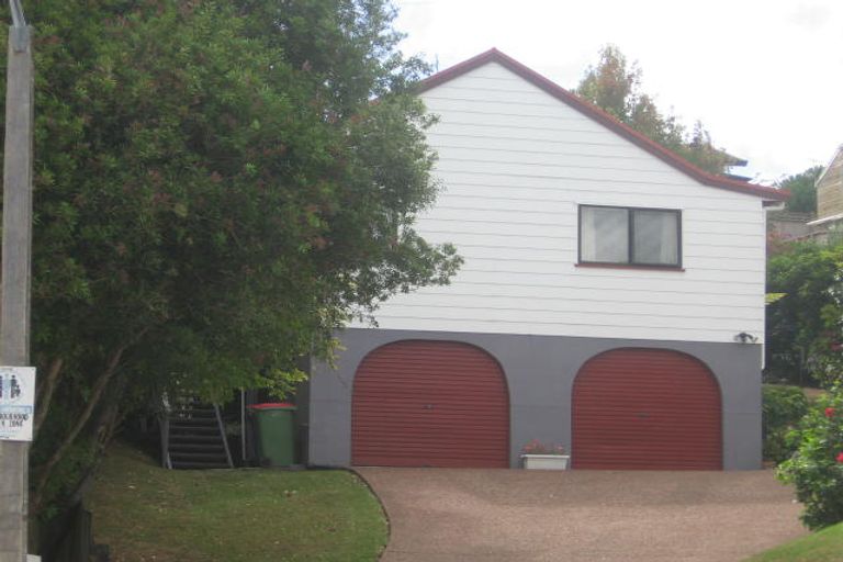 Photo of property in 1/10 Remus Place, Totara Vale, Auckland, 0629