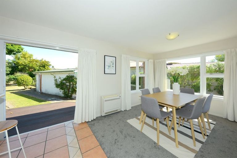 Photo of property in 76 Greendale Avenue, Avonhead, Christchurch, 8042