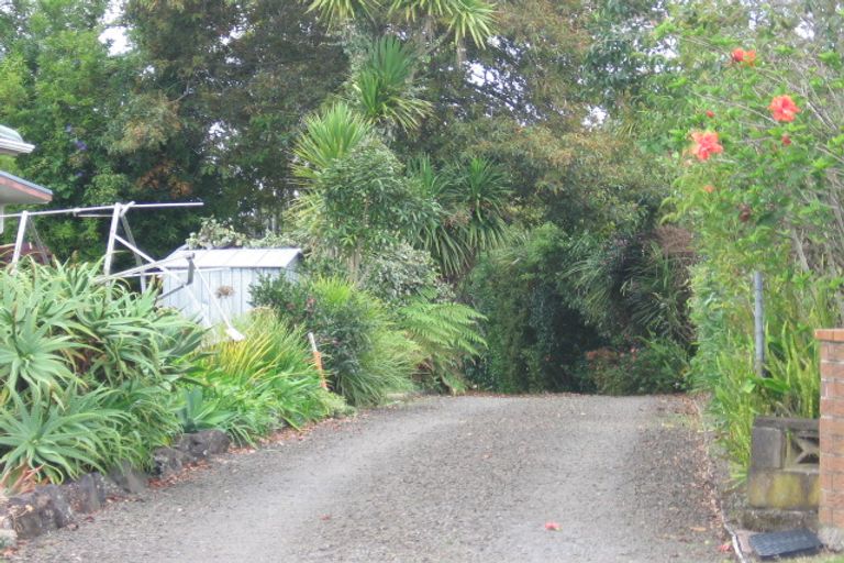 Photo of property in 1/12a West Lynn Road, Titirangi, Auckland, 0604