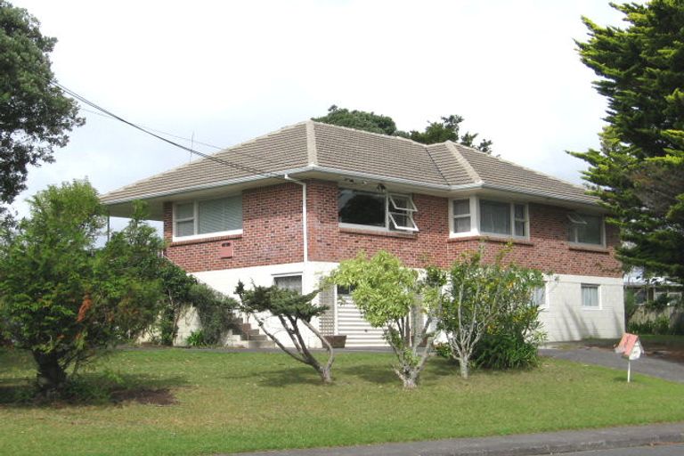 Photo of property in 117 Colwill Road, Massey, Auckland, 0614