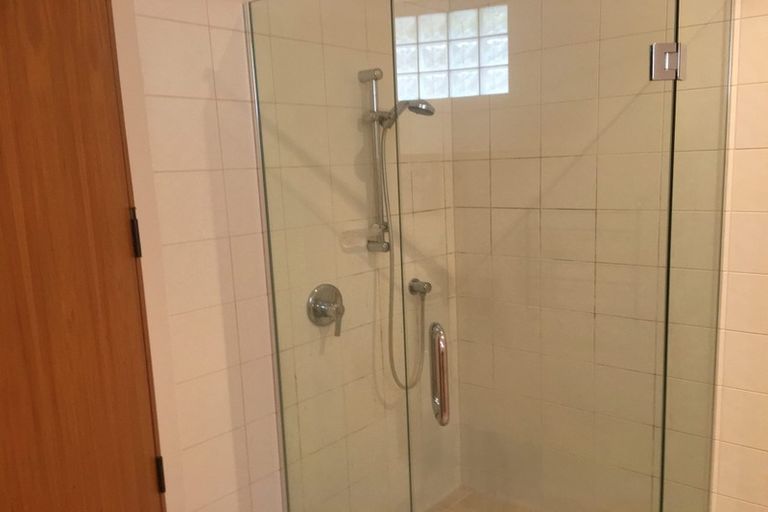 Photo of property in 1/3 Portal Place, Murrays Bay, Auckland, 0630