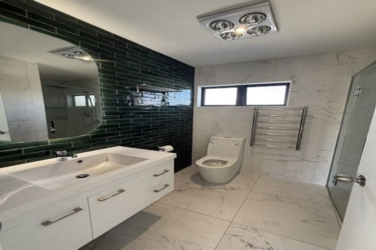 Photo of property in 52a Ferry Parade, Herald Island, Auckland, 0618