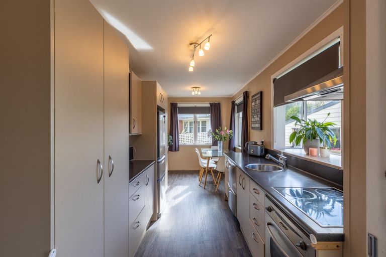 Photo of property in 4 Stoke Place, Awapuni, Palmerston North, 4412