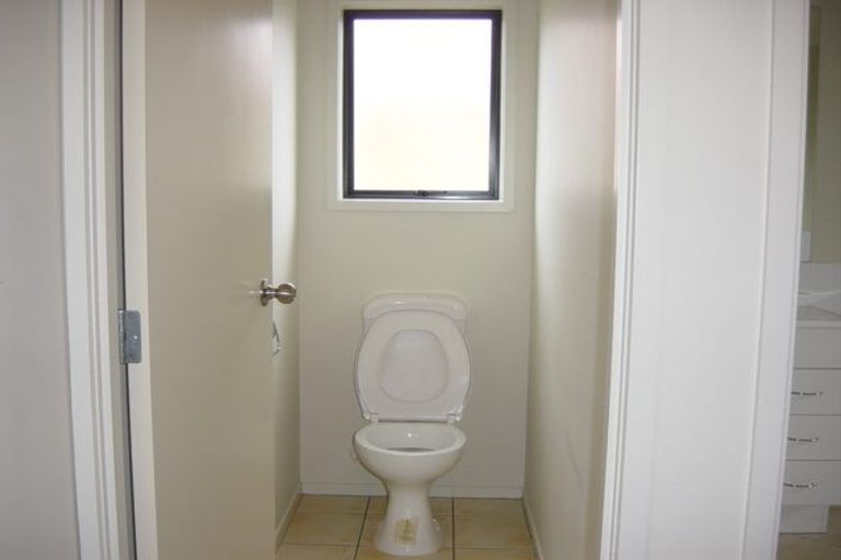 Photo of property in 51 Tiri Tiri Road, Birkdale, Auckland, 0626