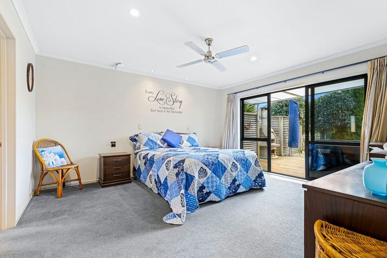 Photo of property in 41 Whangaparaoa Road, Red Beach, 0932