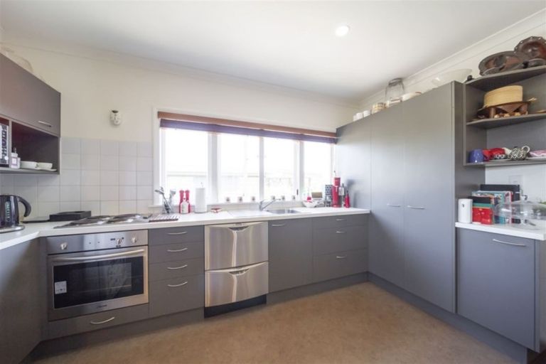 Photo of property in 10 Ohawe Terrace, Ohawe, Hawera, 4671