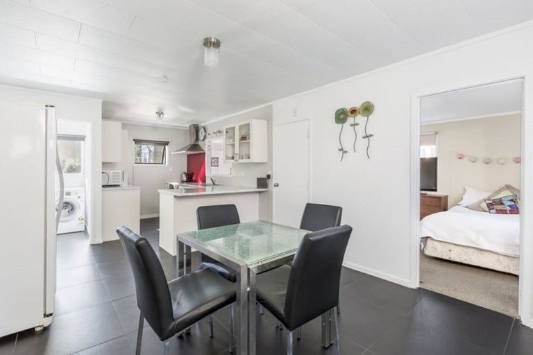 Photo of property in 39b Brian Crescent, Stanmore Bay, Whangaparaoa, 0932