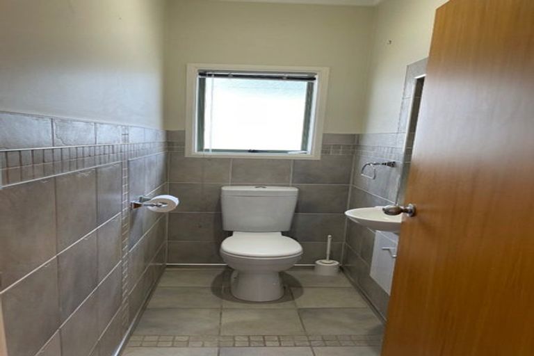 Photo of property in 8 Copperfield Terrace, Mellons Bay, Auckland, 2014