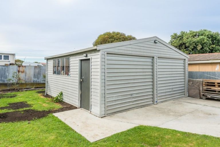 Photo of property in 28 Raupo Street, Castlecliff, Whanganui, 4501