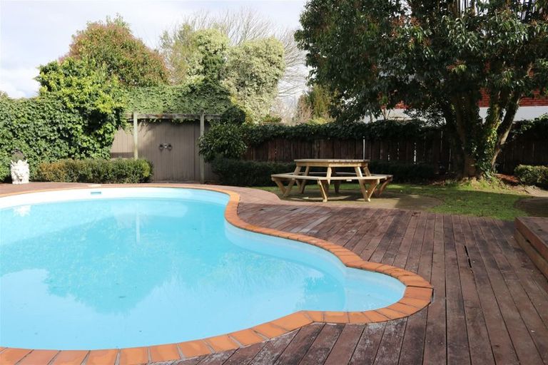 Photo of property in 92 Glen Lynne Avenue, Queenwood, Hamilton, 3210