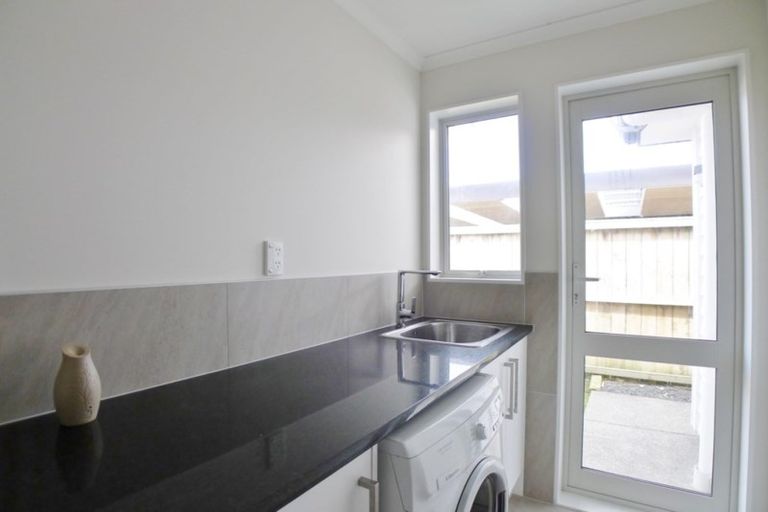 Photo of property in 4 Iwinuku Crescent, Wattle Downs, Auckland, 2103