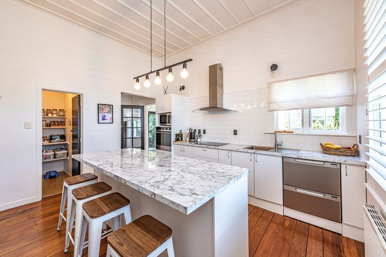 Photo of property in 24 Brassey Road, Saint Johns Hill, Whanganui, 4500