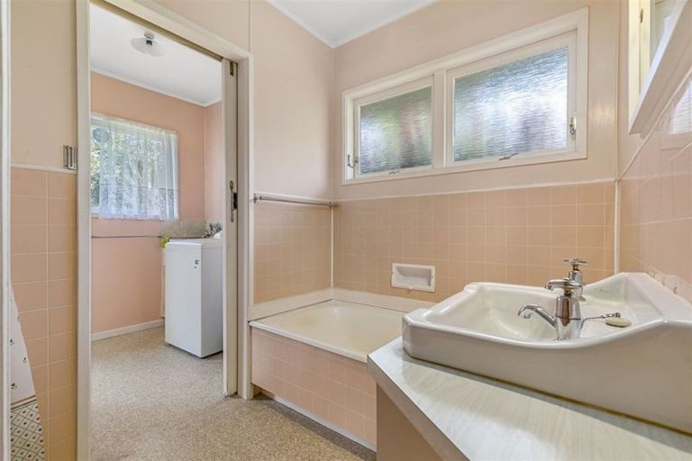 Photo of property in 265 Great North Road, Henderson, Auckland, 0612