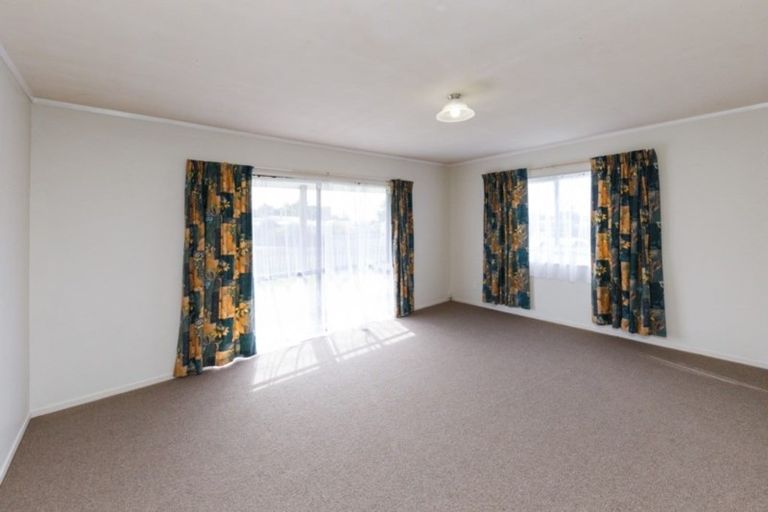 Photo of property in 36 Kowhai Street, Tokomaru, Palmerston North, 4474