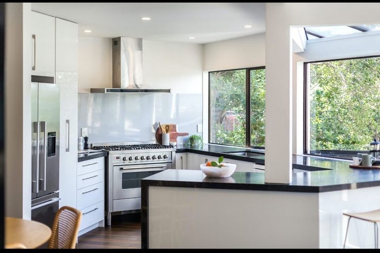 Photo of property in 50 Ferry Street, Seatoun, Wellington, 6022