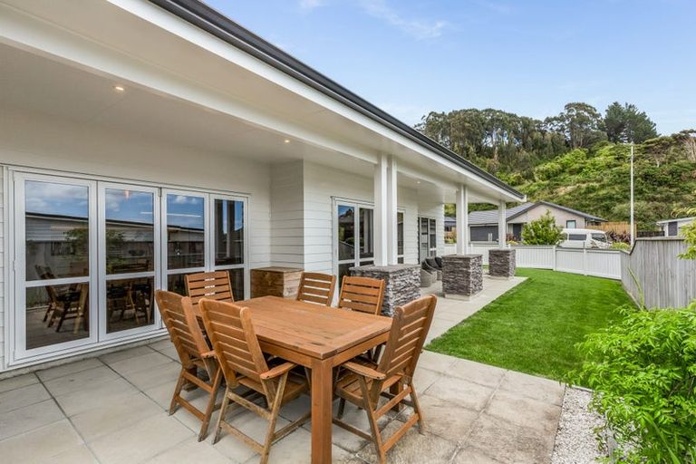 Photo of property in 28 Banks Boulevard, Whitby, Porirua, 5024