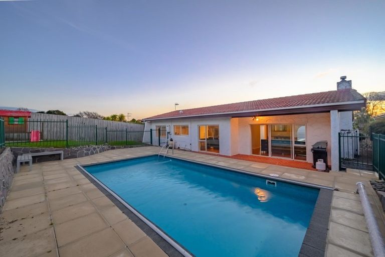 Photo of property in 120 Prince Regent Drive, Half Moon Bay, Auckland, 2012