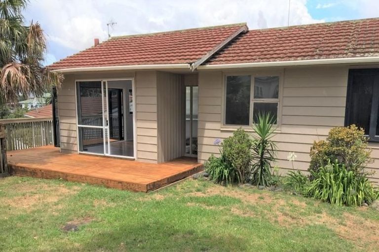 Photo of property in 69a Totara Road, Te Atatu Peninsula, Auckland, 0610