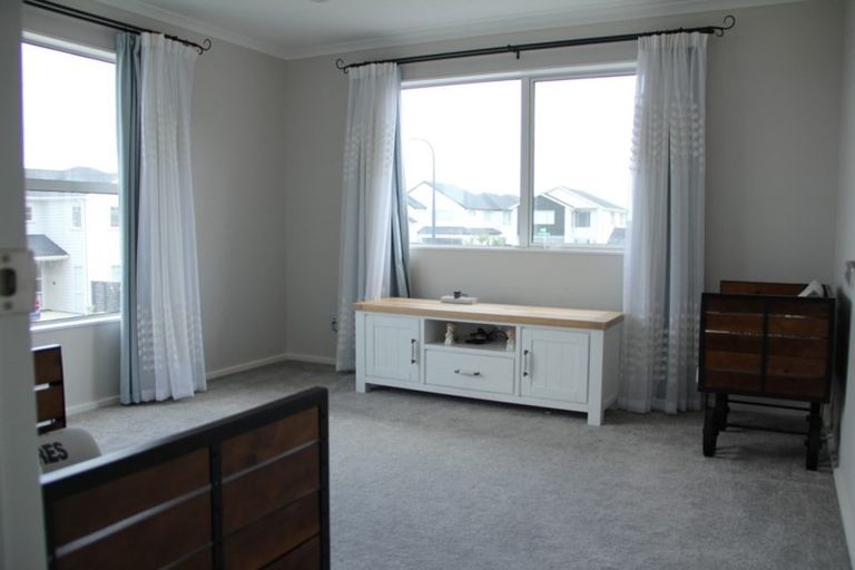 Photo of property in 3 Ascension Crescent, Orewa, 0931