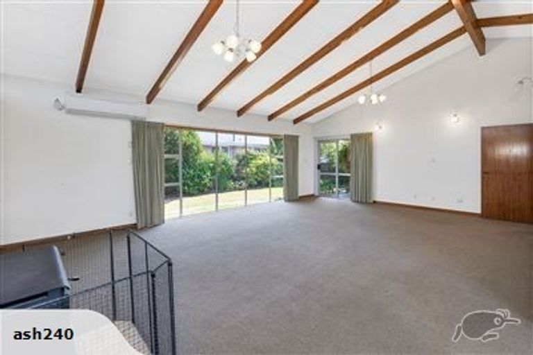 Photo of property in 1 Fraser Place, Rangiora, 7400