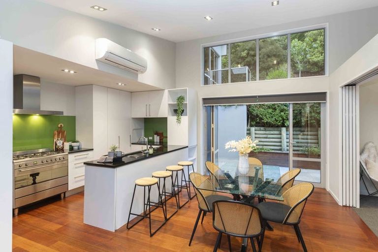 Photo of property in 10 Maurice Knowles Lane, Cashmere, Christchurch, 8022