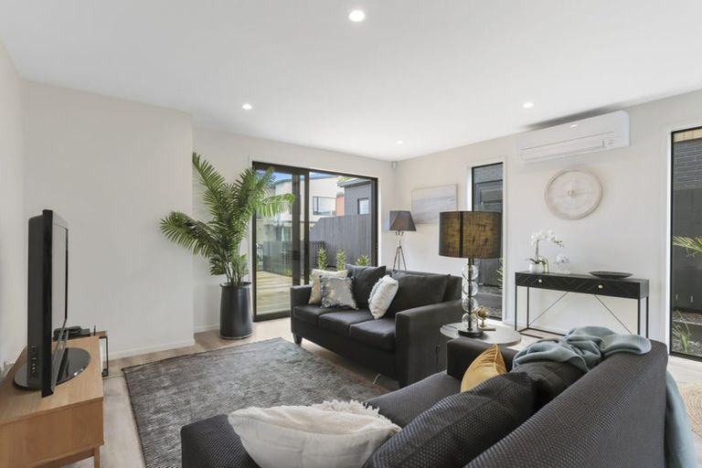 Photo of property in 1 Huljich Way, Hobsonville, Auckland, 0616