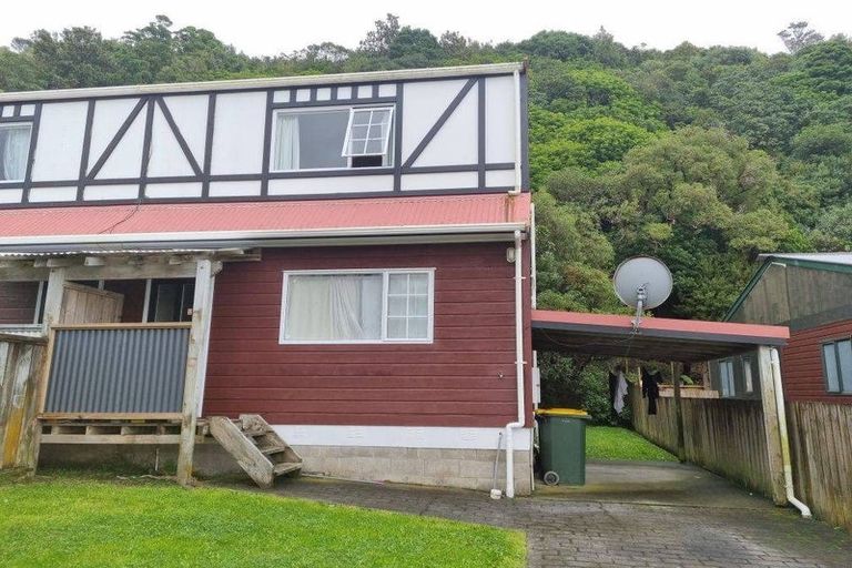 Photo of property in 96a Rangituhi Crescent, Takapuwahia, Porirua, 5022